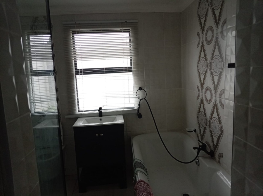 4 Bedroom Property for Sale in Northcrest Eastern Cape